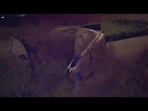 Badly decomposed body found in submerged vehicle along East Freeway, sheriff says