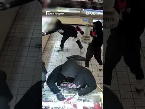 Suspects smash their way to jewelry at N. Houston grocery store