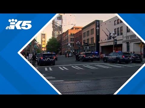 Police searching for suspects in Pioneer Square double stabbing