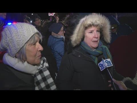 Steady traffic to visit Jimmy Carter's casket at Capitol on a freezing Tuesday night