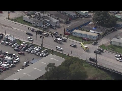 Driver arrested following chase, standoff on Airline Drive in N. Houston, police say