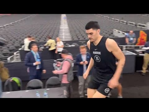 Zach Edey practicing ahead of the Final Four game against NC State