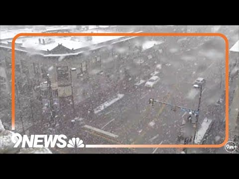 Snow arrives in the metro area