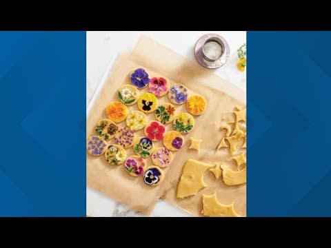 Eat your flowers! Shortbread cookies with edible flowers are a work of art - New Day NW