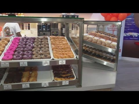 Iconic Randy's Donuts opens its newest location in Chula Vista