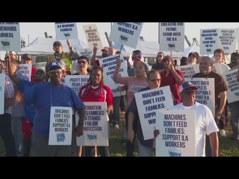 Sources say the union of 45,000 US dockworkers agrees to suspend the strike