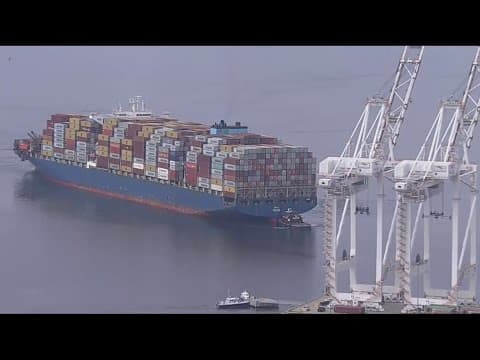 Live look at the refloating of the Dali