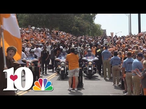 Watch Live: The final Vol Walk of the regular season is starting! 🏈
