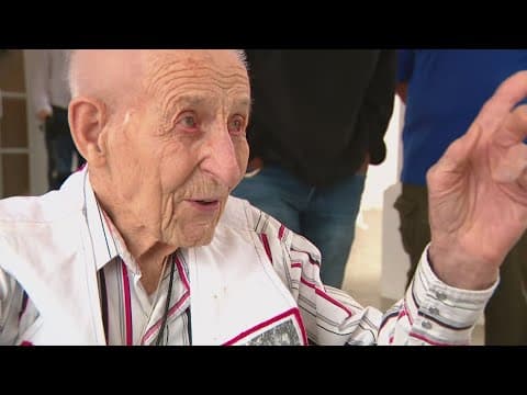 Community celebrates WWII veteran who just turned 104 | Get Uplifted