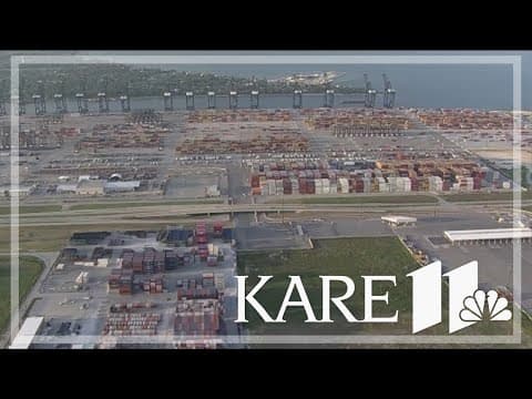 Dockworkers back on the job after strike