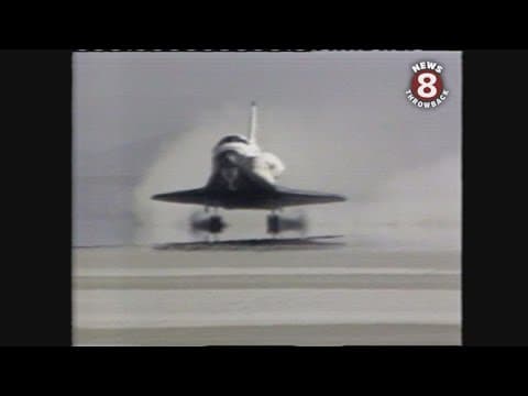 Shuttle Challenger lands at Edwards AFB  1985