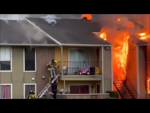 Raw video: 3 children rescued from balcony in Texas City apartment fire