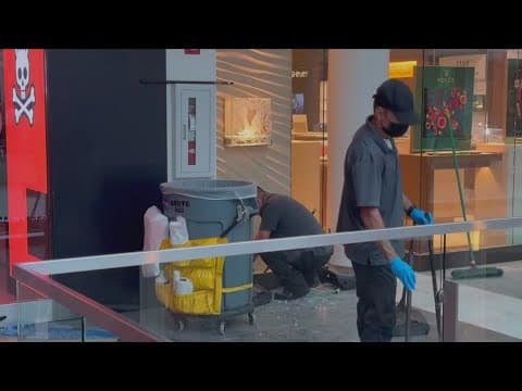 Police investigate smash and grab at Pentagon City Mall, 3 teen boys wanted