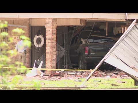 Road rage shooting victim crashes into Houston building