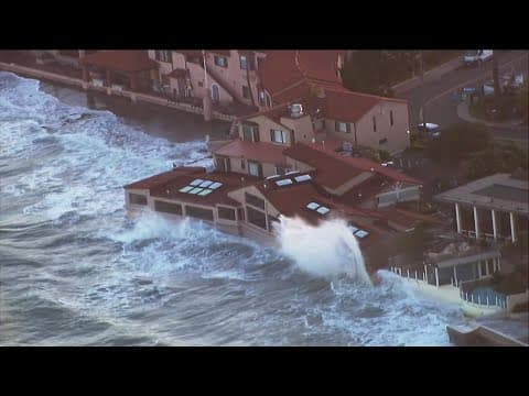 How do the waves stay outside of The Marine Room in La Jolla?