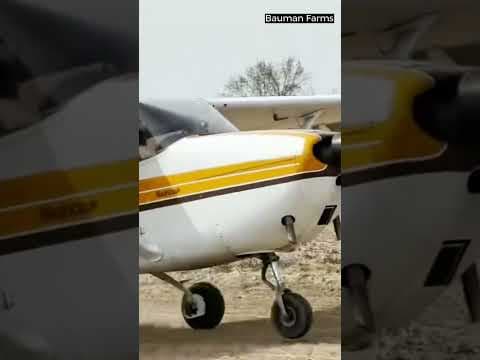 Local farmer helps pilot take off again after emergency landing in field near Reynoldsburg #shorts