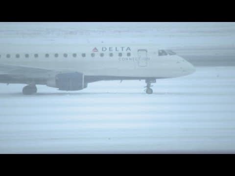 DCA closes all runways for snow removal