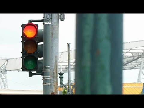 New Orleans needs street light repairs. No one wants the job