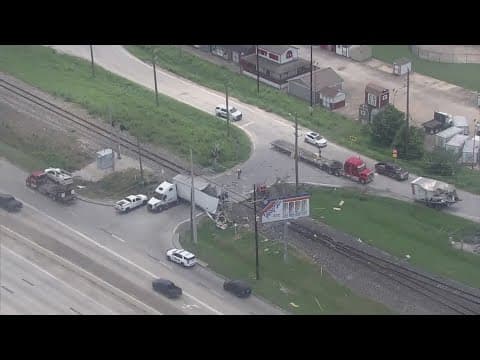 Train splits 18-wheeler in half near Jersey Village