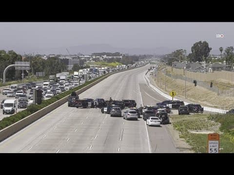 Freeway shut down in Carlsbad as police negotiate with pursuit suspect