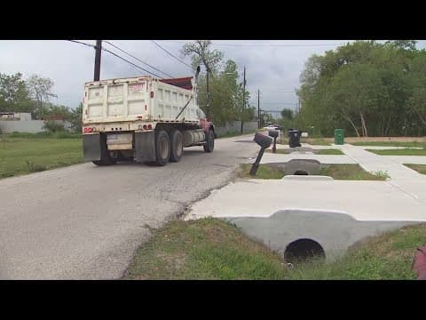 Houston considering limiting 18-wheelers, other big trucks on city streets