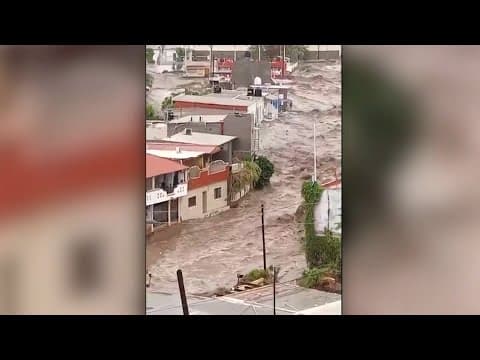 Tropical Storm Hilary: Roads flooded in Baja California