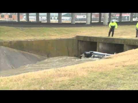 Police searching for an 8-year-old involved in a Christmas Eve crash