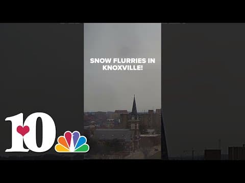 Snow flurries fall in Knoxville #knoxville #snow