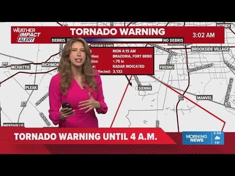 Meteorologist Kim Castro warned of a Tornado Warning in English and Spanish