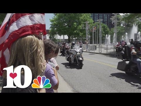 Hundreds of motorcycle riders make their way through Knoxville honoring veterans