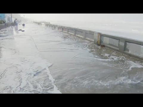 Rain and wind return on Tuesday morning bringing along chance of thunderstorms