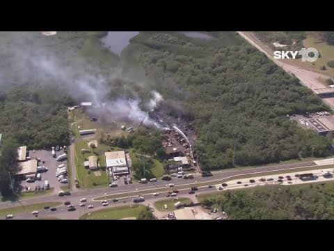 Large wood pallet fire shuts down southbound lanes of U.S. 41 in Tampa