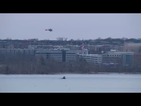 Crews expected to lift the wreckage from the D.C. plane crash