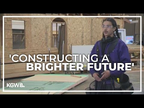 Oregon high school students build tiny homes for homeless people