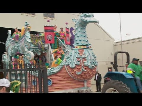King of Carnival: Before the parade rolls