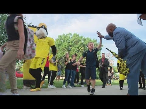 Columbus students finish 1st day back at school after new union deal is approved