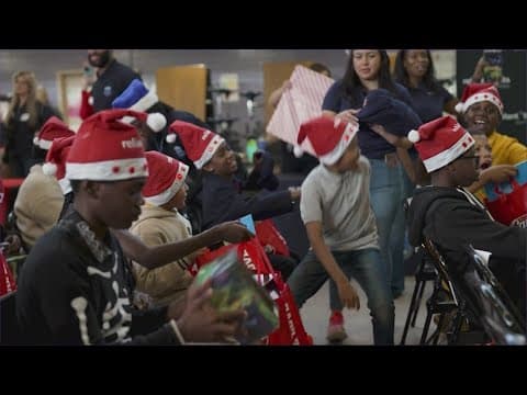 Houston, Texas news: Santa delivers Christmas magic to kids at Young Elementary