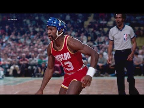 Strange but true: Calvin Murphy wears hockey helmet in NBA game