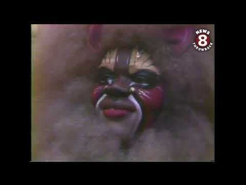 The lion from The Wiz visits the San Diego Zoo in 1977