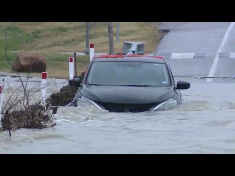 Rain causes road flooding in San Antonio