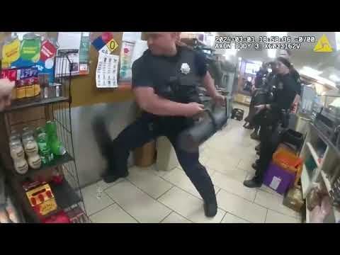 En video: Policia dispara 36 veces contra hombre que tomo de rehen a empleado de un 7-Eleven