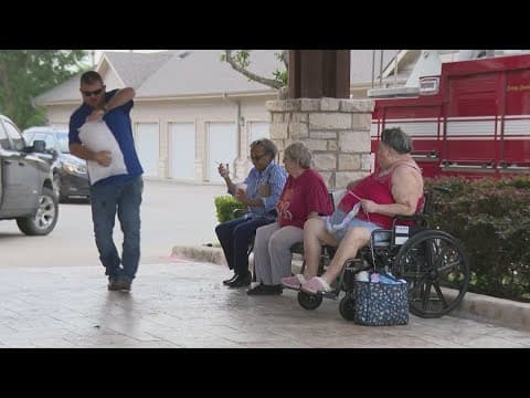 Residents at senior living apartment complex in northeast Houston brave another day without power