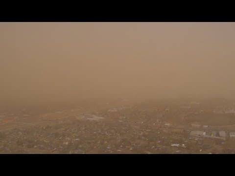 Strong winds and dust take over Lubbock, Texas