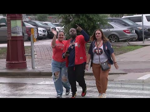 Houstonians attend Astros game to take minds off storm damage