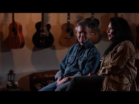 Randy Travis & his wife Mary discuss the country music icon's new AI-assisted music [Full Interview]