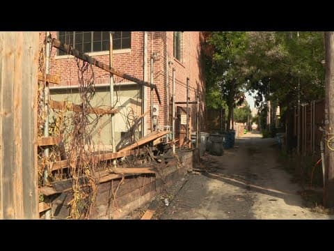 Dallas neighbors suspect arson after alley fence caught fire