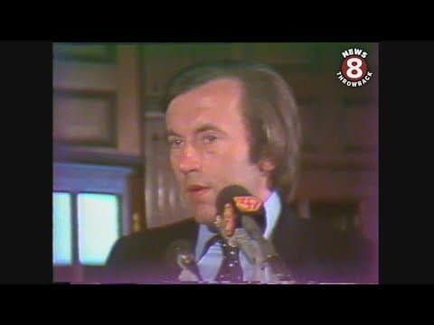 Television host David Frost speaks at convention in San Diego in 1977