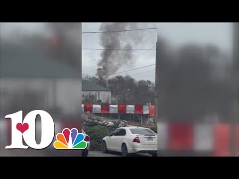 Firefighter suffers minor burn after apartment fire in South Knoxville