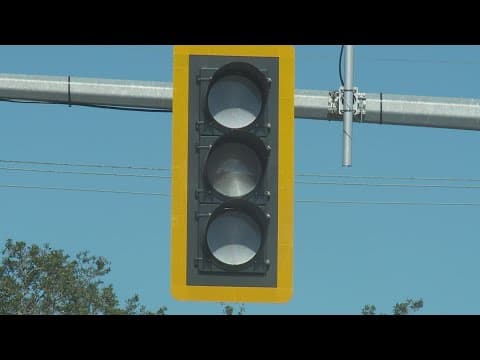 Problematic traffic light goes dark again