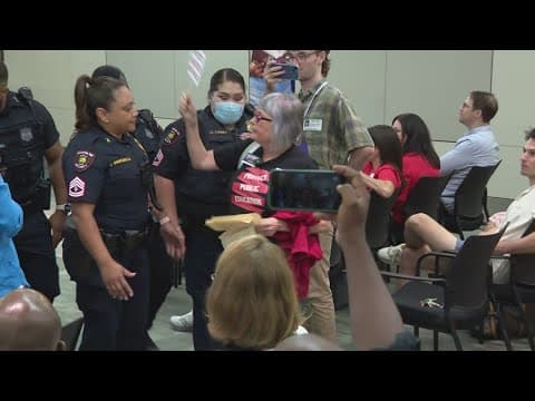 Tempers flare during HISD meeting about District of Innovation plans